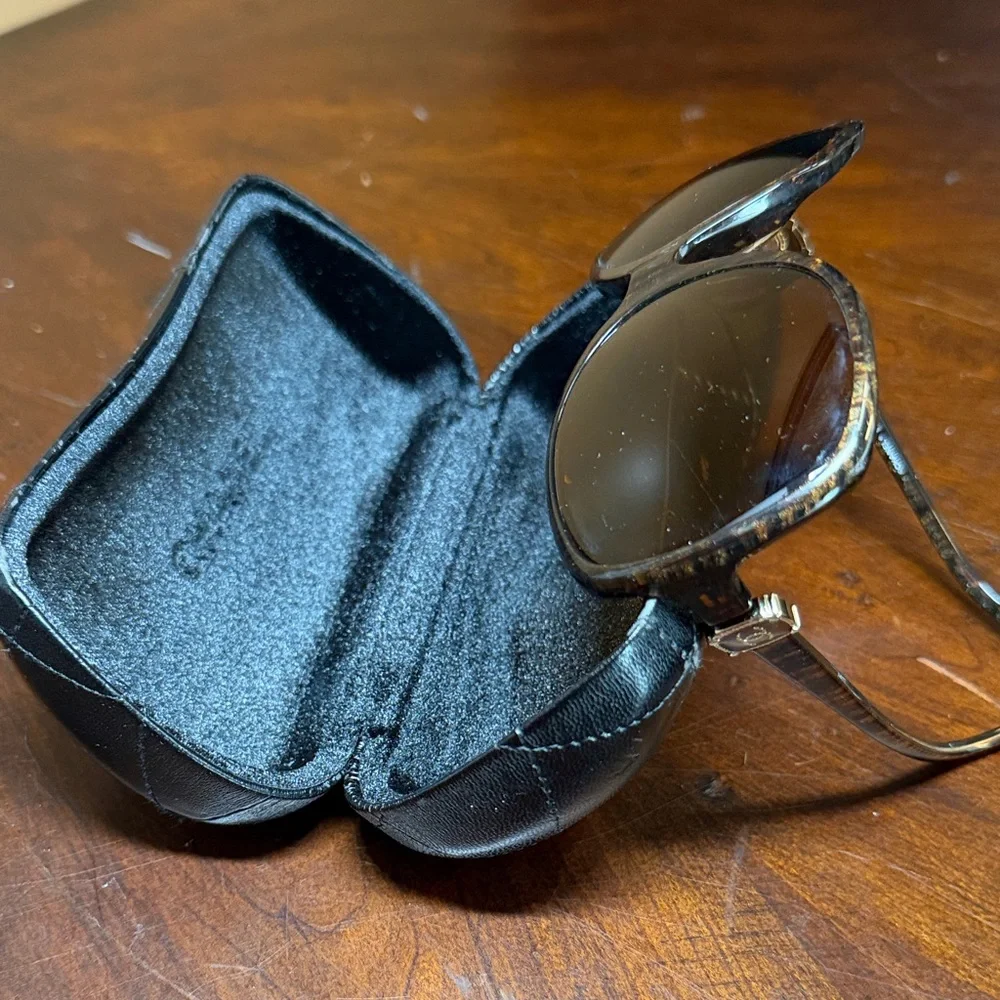 CHANEL Tortoise Shell‎ Sunglasses with Black Case